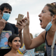 Imagen para el artículo titulado Una sola teoría falsa sobre Covid-19 ya ha matado a 800 personas (y dejado ciegas a 60)